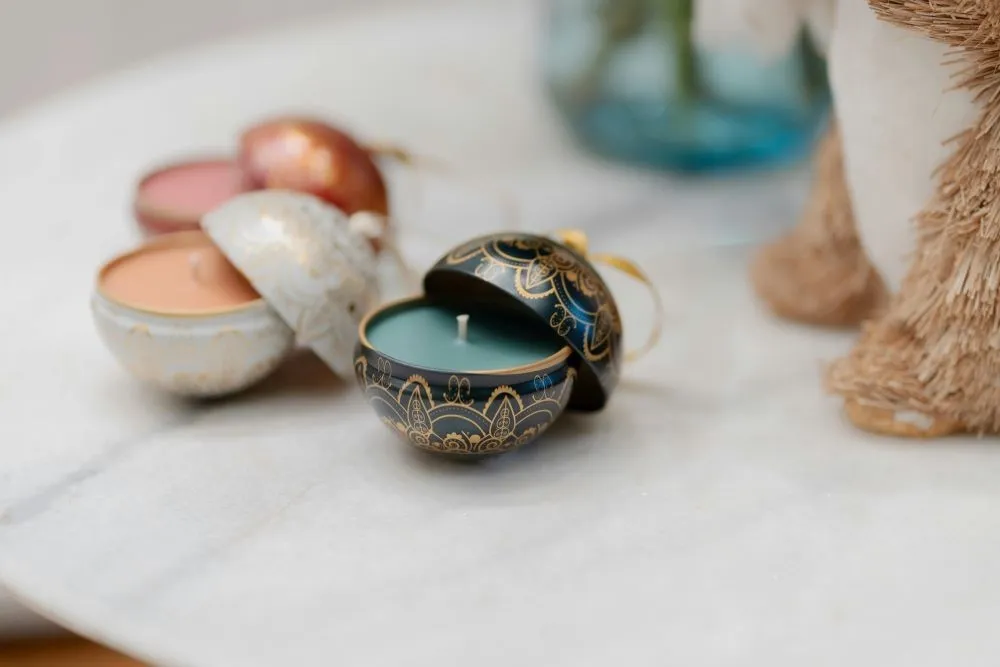 Vela aromática em porta-velas escultural, uma ideia de presente sofisticado para o Dia das Mães.