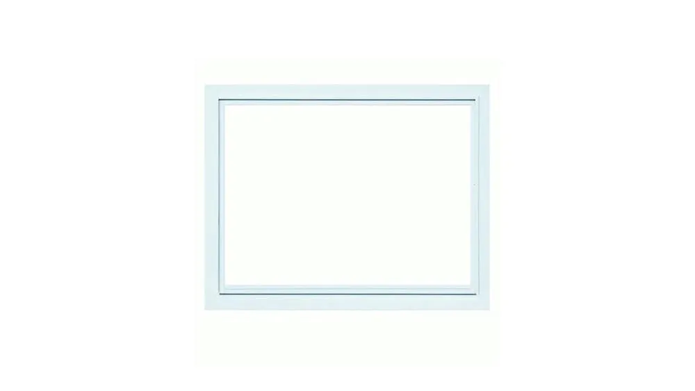 Ventana fija blanca, rectangular y simple, diseñada solo para la entrada de luz natural.